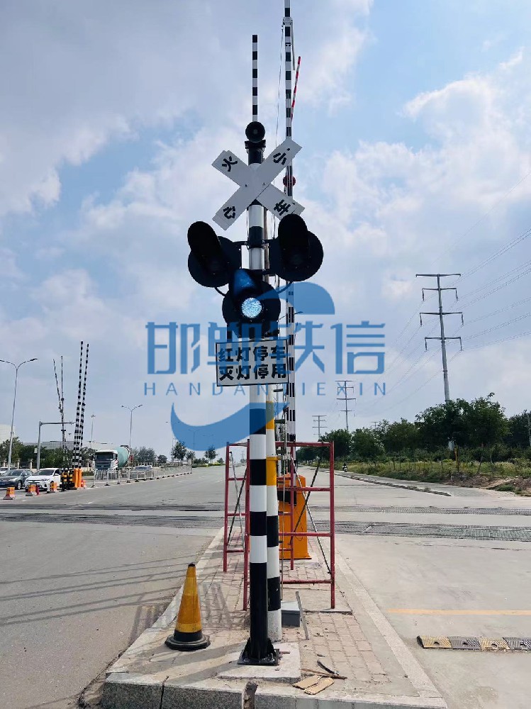 銀川40米大道口改造完成，鐵標鋁合金DK.3無線傳輸信號機，12臺欄木機聯(lián)動控制 